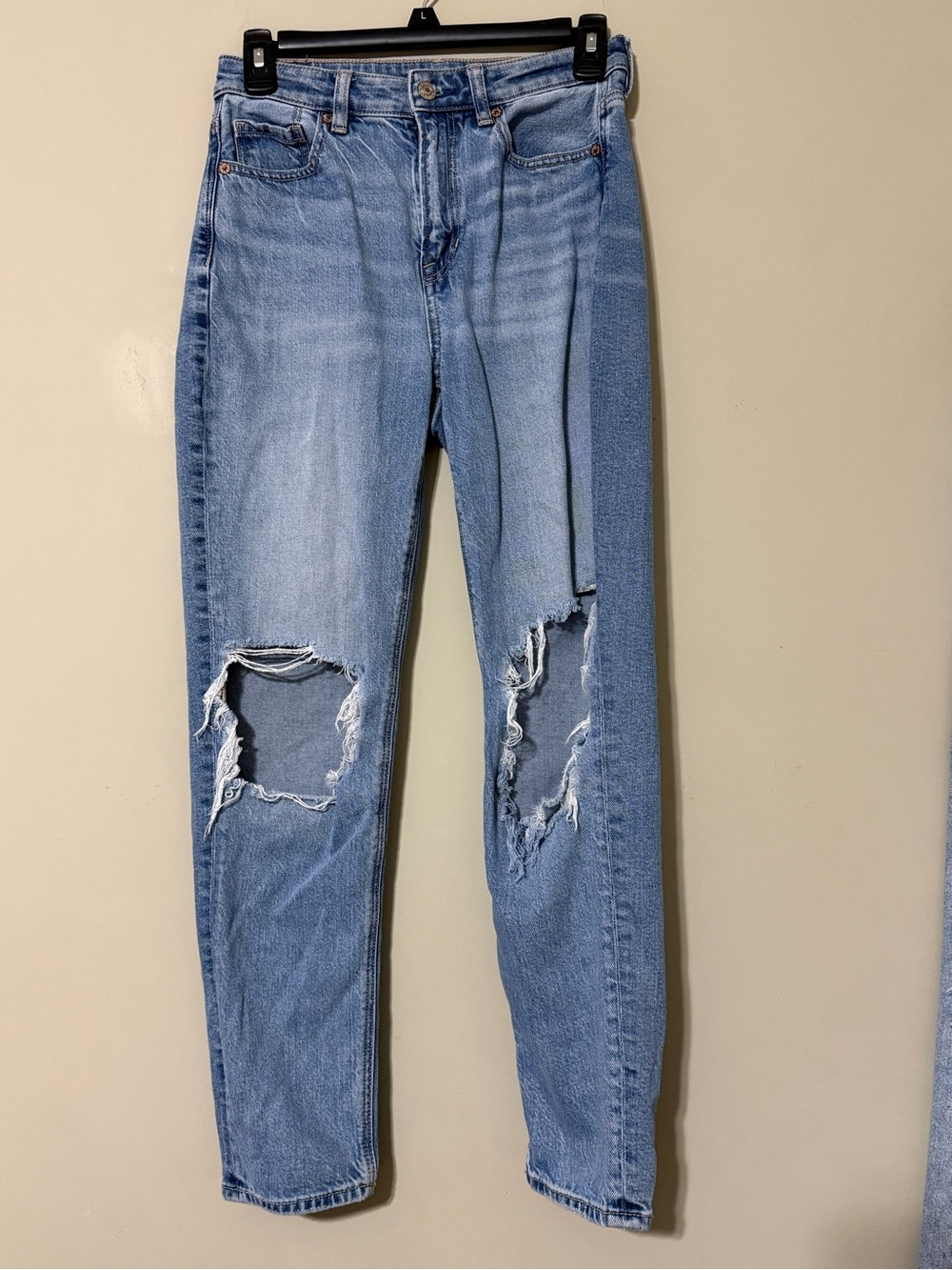 American Eagle size 0 short strigid light denim distressed jeans preppy casual